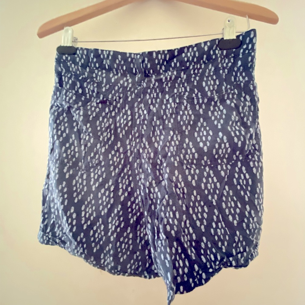 Shorts - Picture 2 of 3